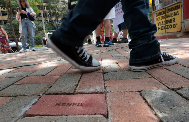 Calçadão em SP homenageia personalidades que lutaram pela democracia