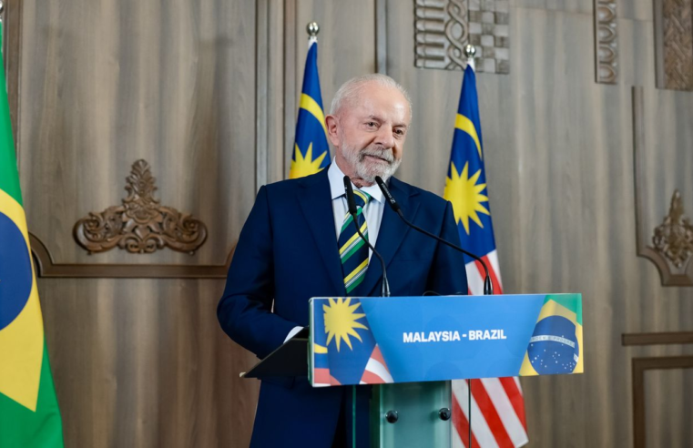 "Ele tem meu telefone e eu tenho o dele", diz Lula sobre Trump