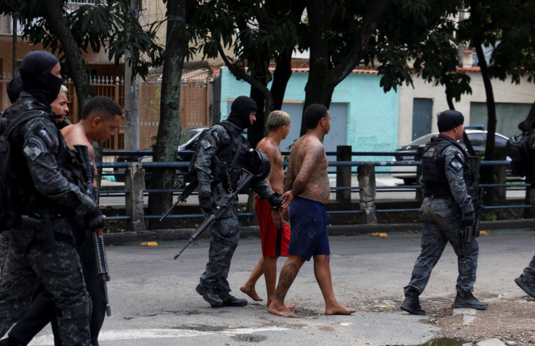 Operação no Rio contra facções criminosas registra 64 mortes