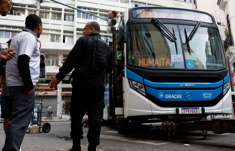 Rio: mais de 50 ônibus viraram barricada; transporte está afetado