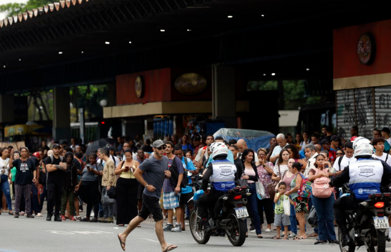 Rio: avenidas são liberadas e metrô reforça horário de trens