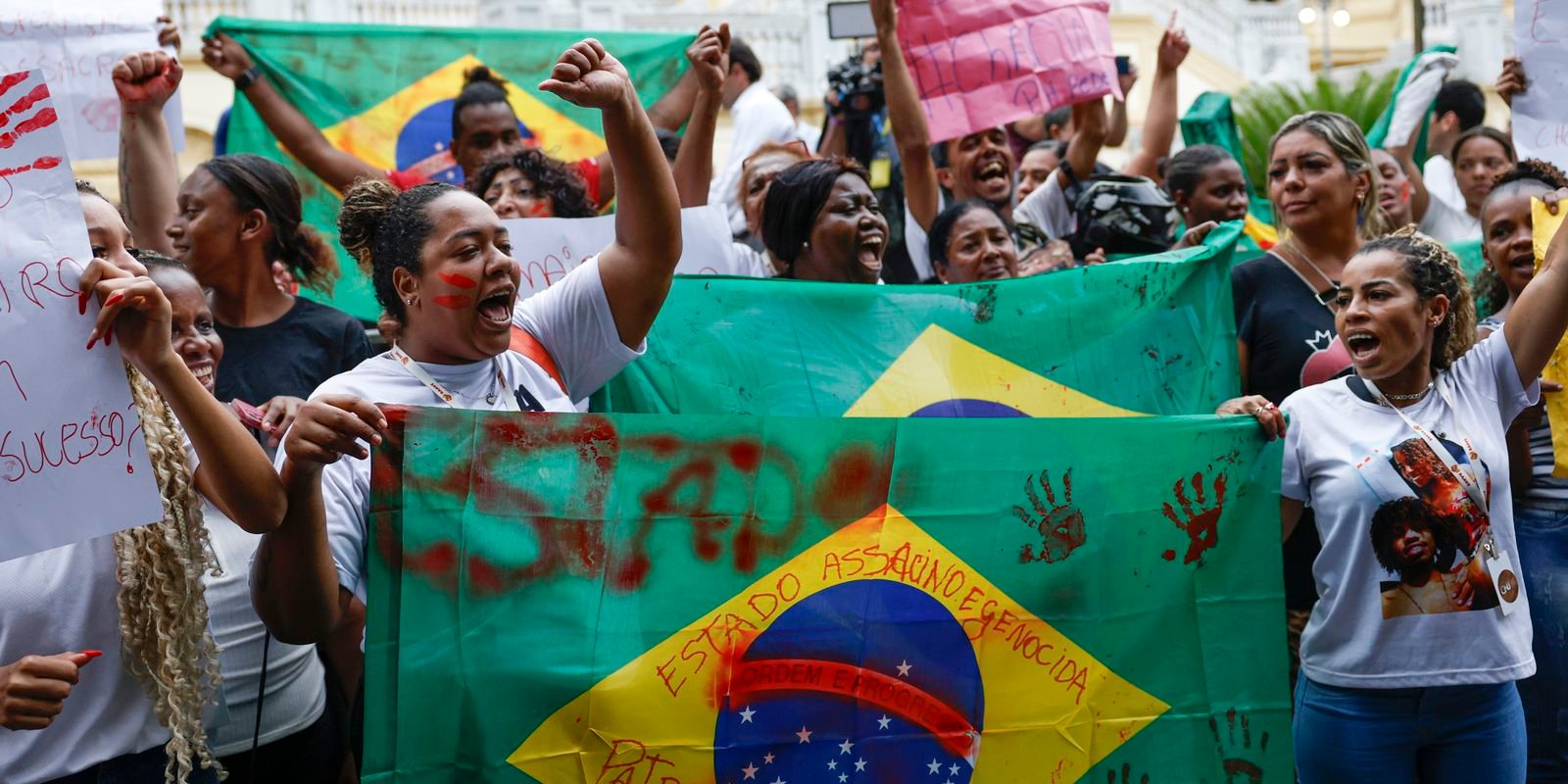Moradores do Alemão e da Penha protestam contra mortes em operação