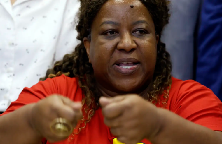 Ministra quer perícia independente após reunião com famílias no Rio