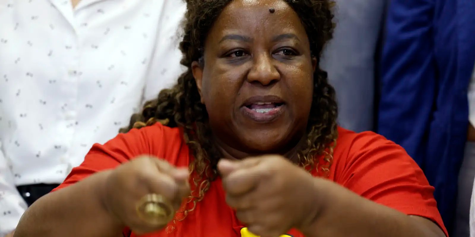 Ministra quer perícia independente após reunião com famílias no Rio