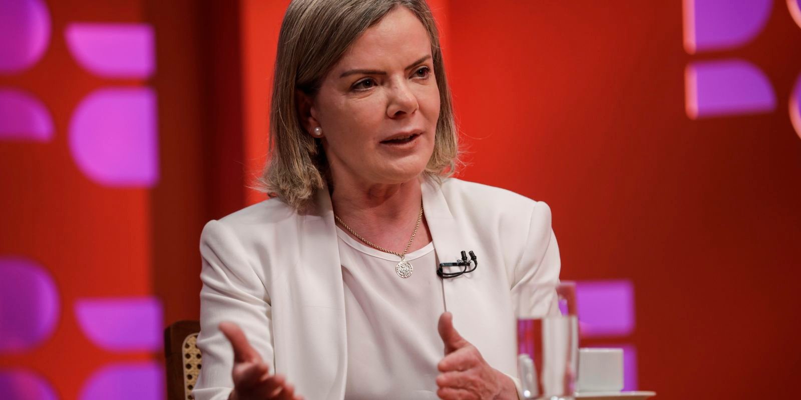 Gleisi diz que políticos de direita querem EUA intervindo no Brasil