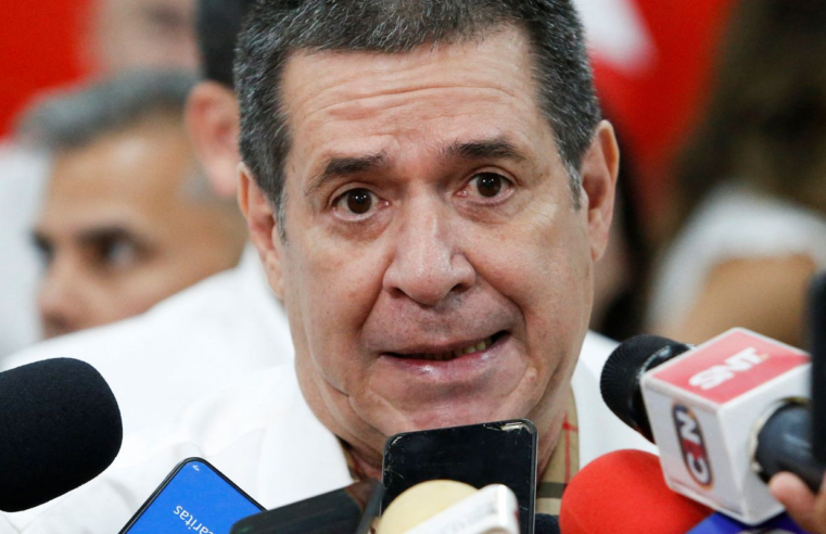 EUA suspendem sanções contra ex-presidente do Paraguai Horacio Cartes