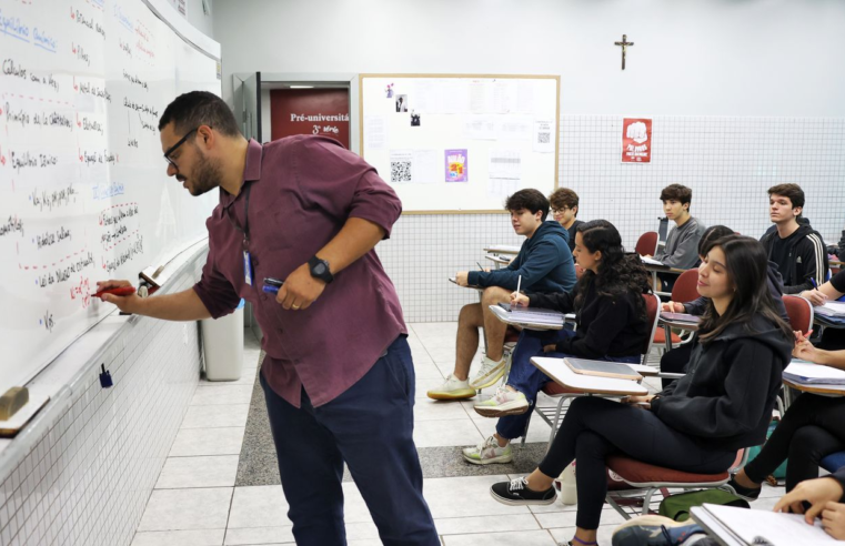 Número de professores temporários no Brasil é maior que na OCDE