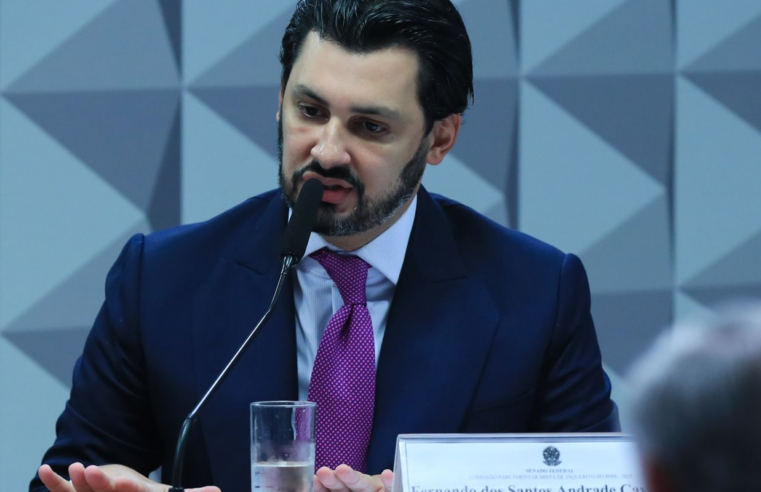 CPMI do INSS: empresário responde a relator, mas se cala para comissão