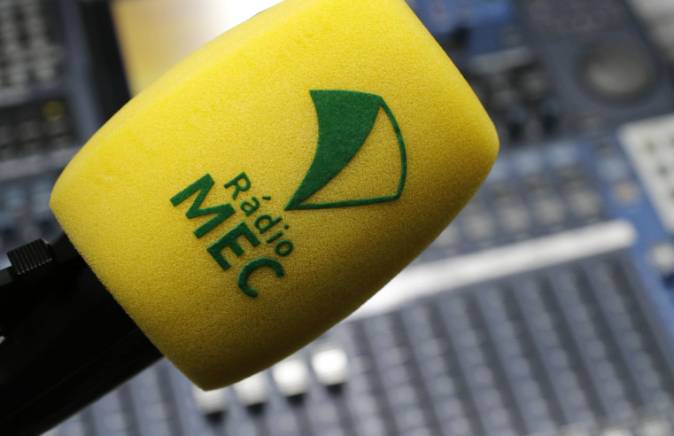 Rádio MEC estreia temporada de crônicas de Ruy Castro e Heloisa Seixas