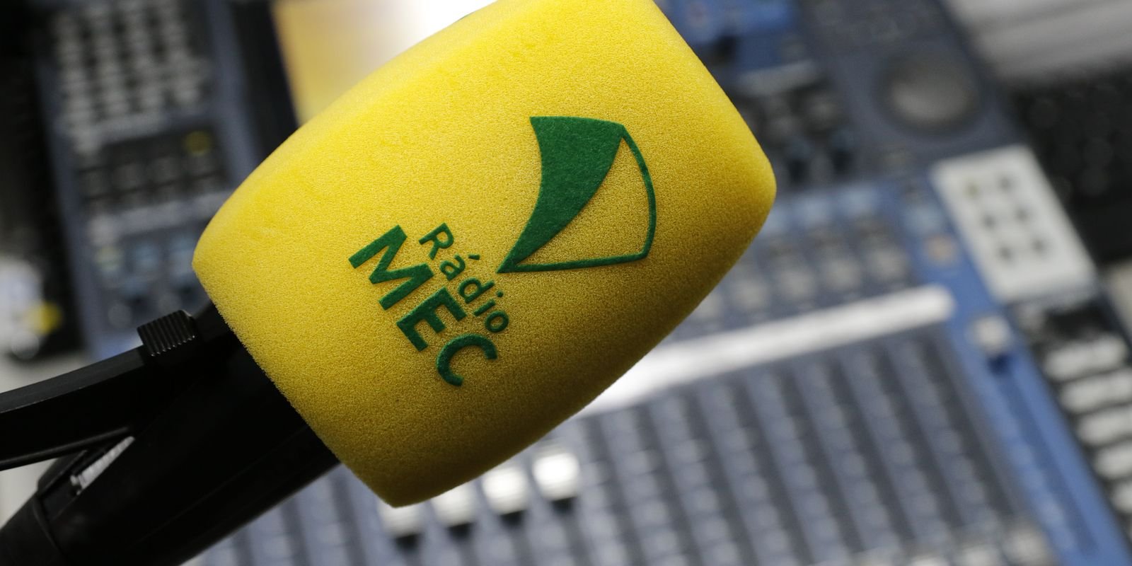 Rádio MEC estreia temporada de crônicas de Ruy Castro e Heloisa Seixas