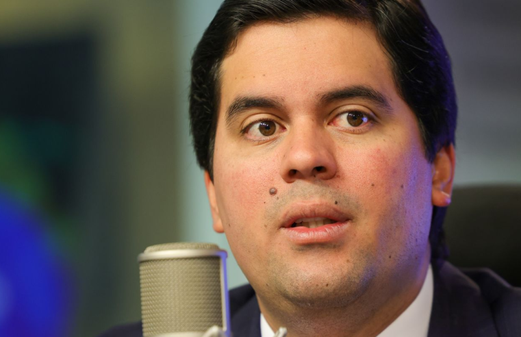 Partidos punem ministros do Esporte e Turismo por desobediência