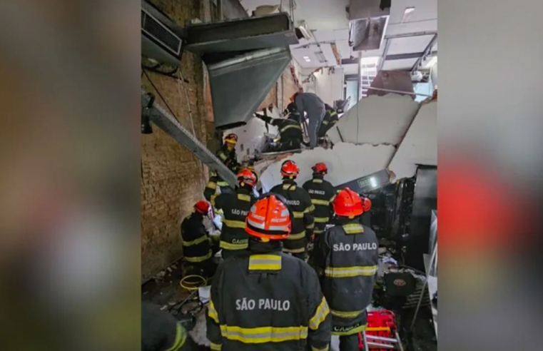 Bombeiros descartam explosão antes de desabamento em restaurante em SP