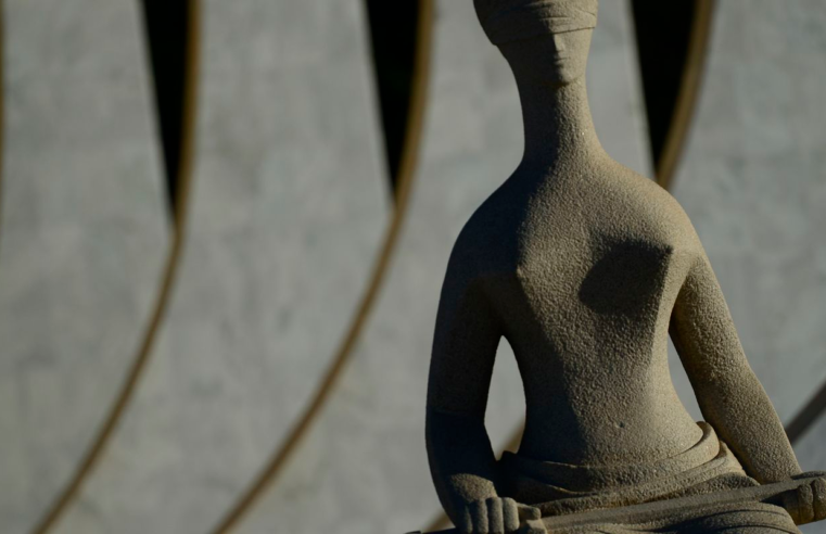 Moraes pede monitoramento diário da tornozeleira de Cid