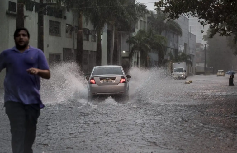 Defesa Civil emite alerta severo de temporal para capital paulista