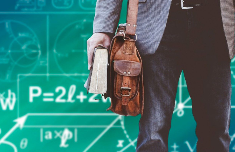 Professores do Rio denunciam escolas que não pagam salários