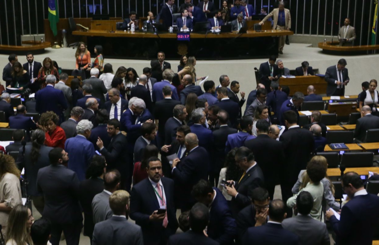 Câmara aprova isenção do IR para quem ganha até R$ 5 mil