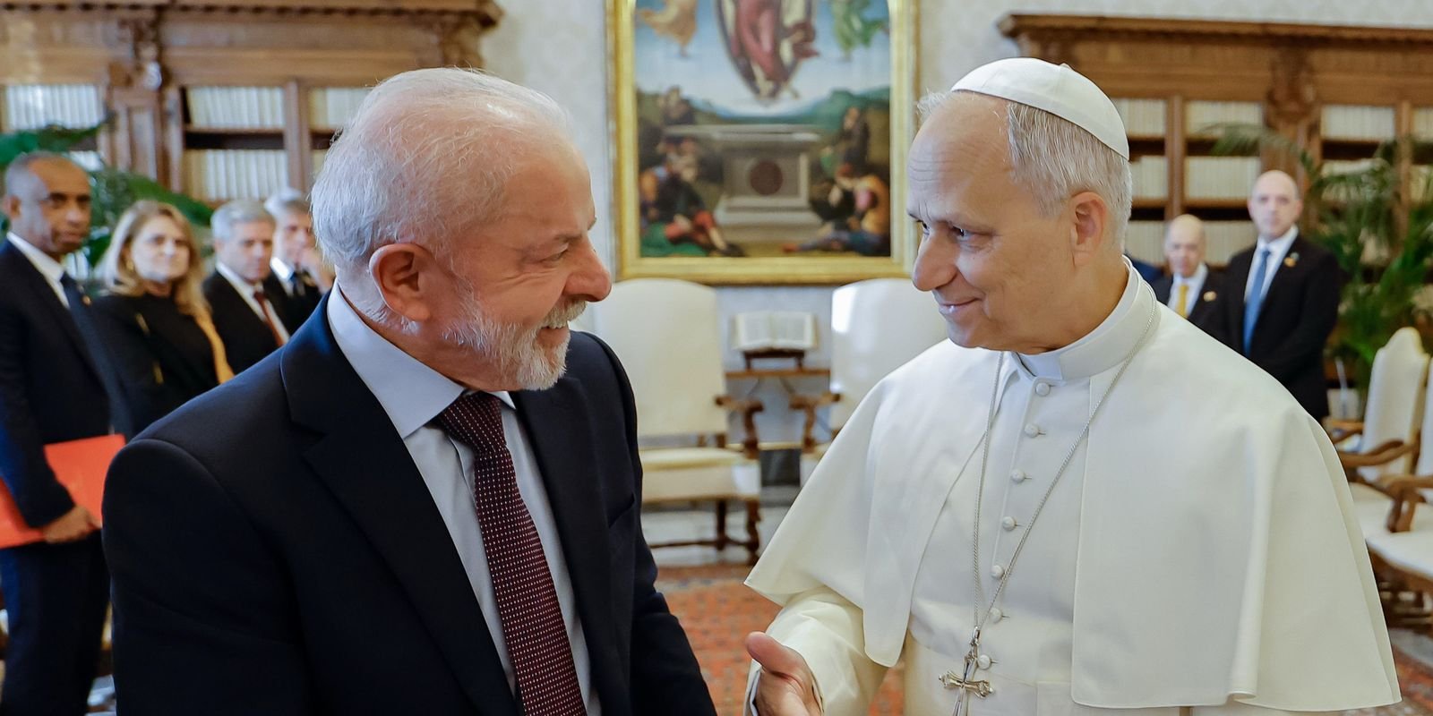 Lula se reúne com papa Leão XIV, pela primeira vez, no Vaticano