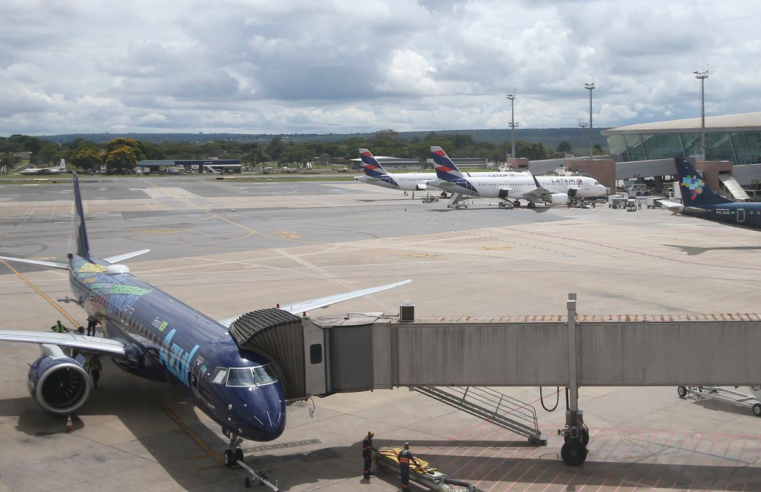 Avião supera ônibus como segundo meio mais comum de viagens pessoais