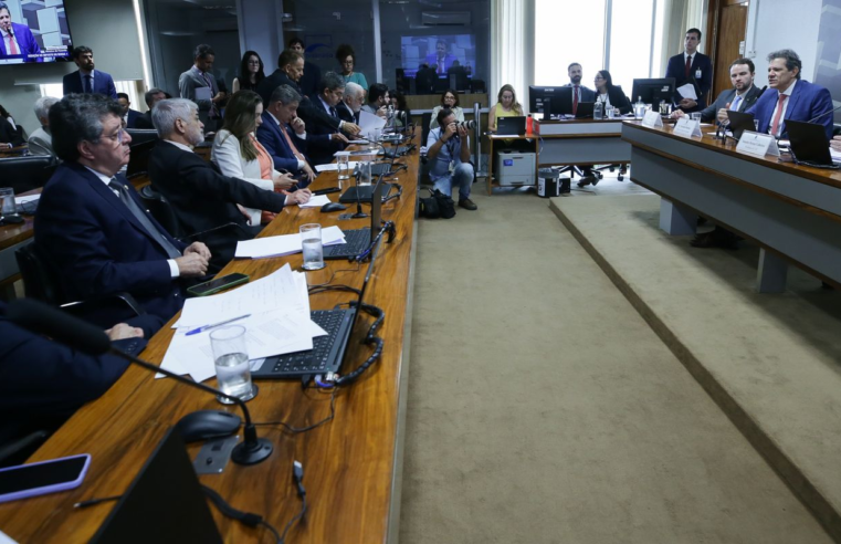 Haddad diz que cortar benefícios tributários é combater privilégios