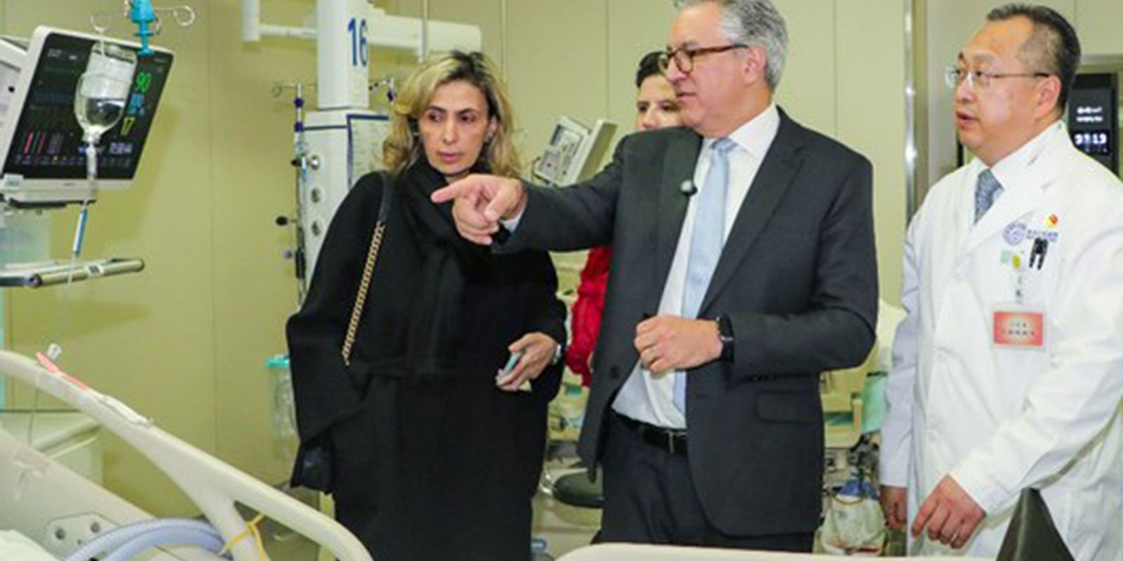 Padilha visita modelo de hospital inteligente na China