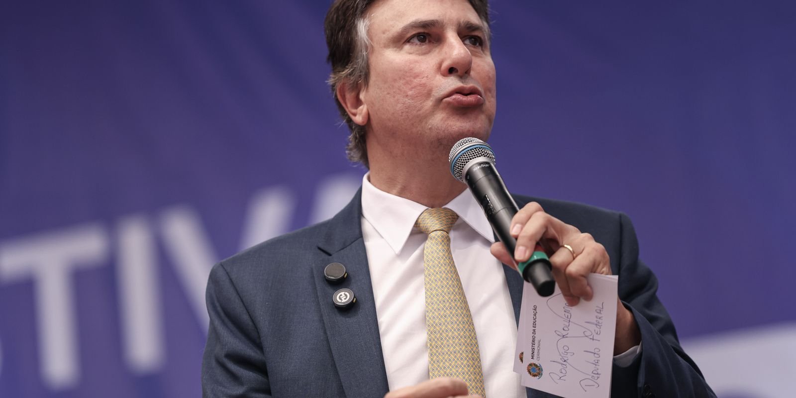 Ministro da Educação diz que professor tem que ser bem remunerado