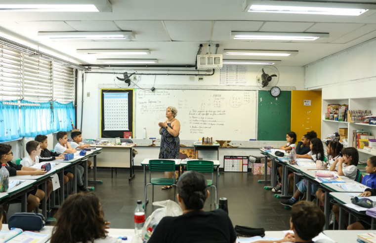Professor pode pedir Carteira Nacional Docente a partir de amanhã