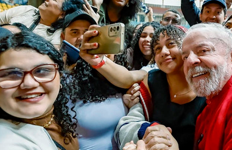 Lula: educação e política são pilares para país ter um futuro melhor