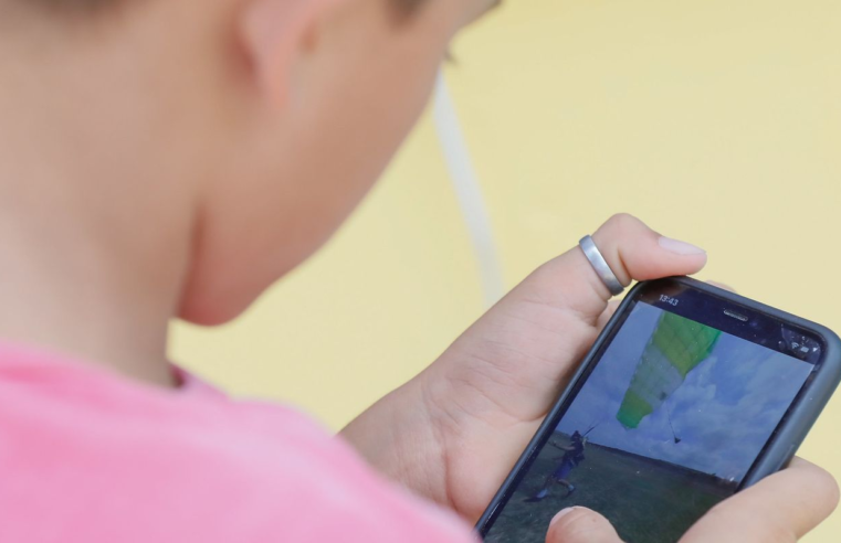 Guia auxilia adolescentes a fazerem uso seguro da internet