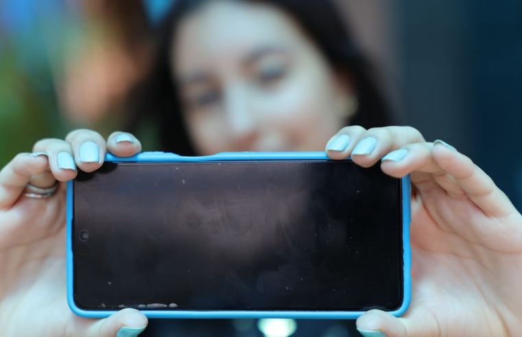 Uso de internet nas escolas por adolescentes cai de 51% para 37%