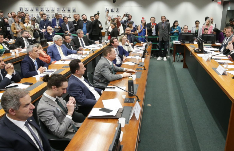 Conselho de Ética arquiva representação contra Eduardo Bolsonaro