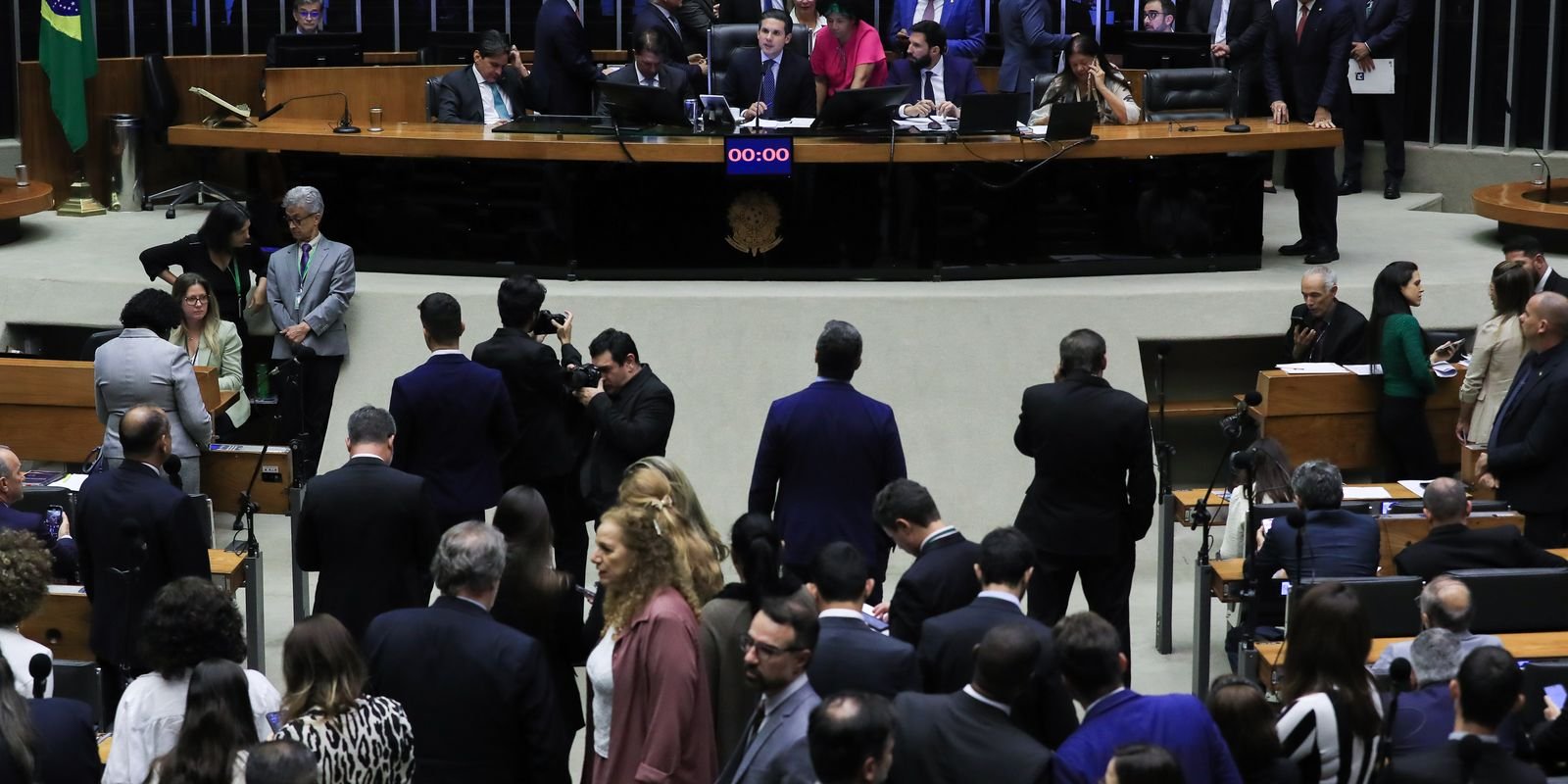 Câmara aprova urgência para votar projeto que cria bancada cristã