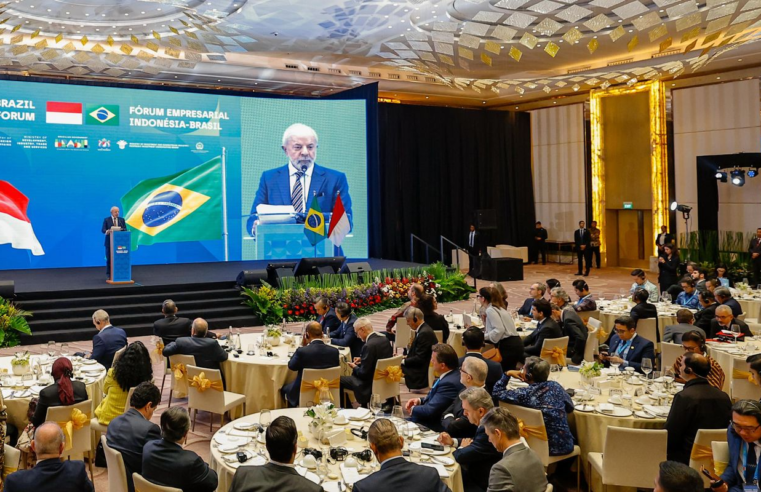 Lula defende uso de moedas locais para comércio Brasil-Indonésia