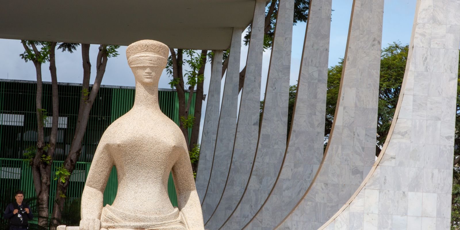 STF julgará se homem em união homoafetiva pode ter licença-maternidade