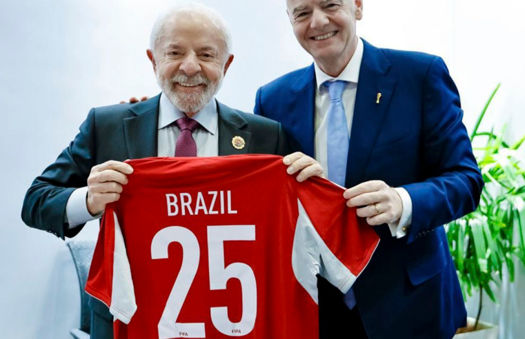 Lula convida presidente da Fifa para conhecer Universidade do Esporte