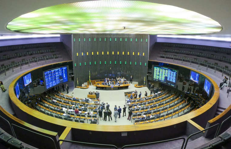 Parlamentares se dividem entre apoios e críticas à prisão de Bolsonaro