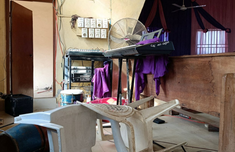 Mais de 300 pessoas são levadas de escola na Nigéria