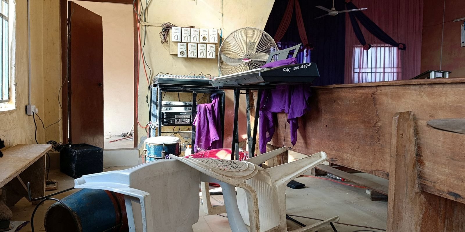 Mais de 300 crianças e adultos são sequestrados em escola na Nigéria