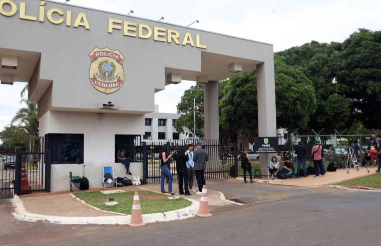 "Todo mundo sabe o que ele fez", diz Lula sobre prisão de Bolsonaro