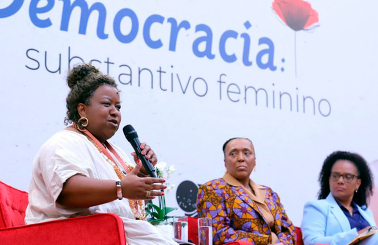 Macaé Evaristo estimula mulheres a disputar espaço em todos os lugares