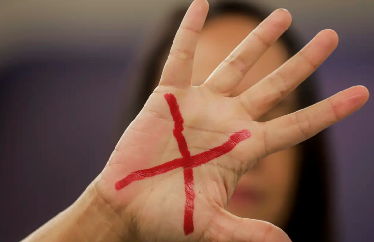 Mais de 70% das agressões contra mulheres têm testemunhas, diz estudo