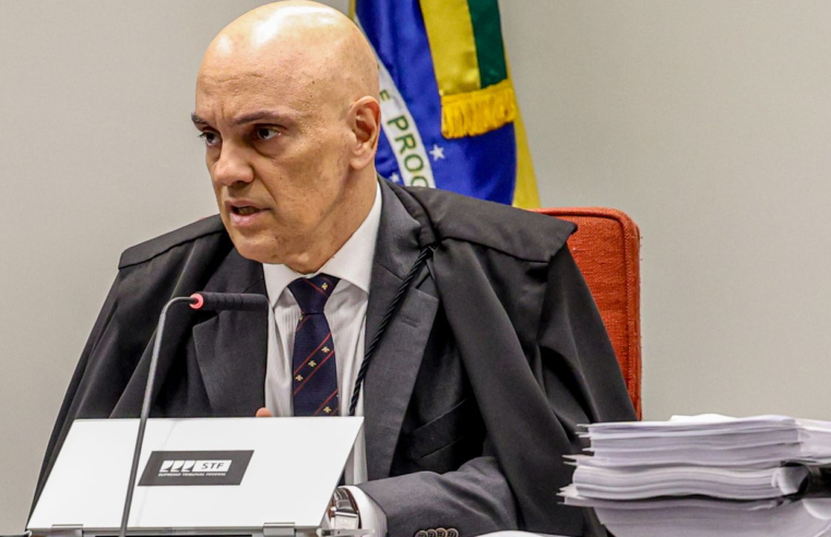 Moraes manda comunicar TSE sobre inelegibilidade de Bolsonaro