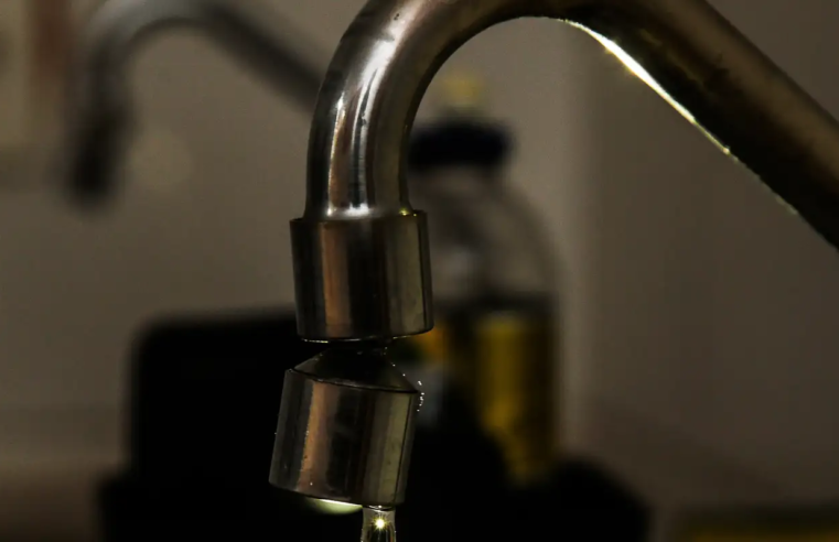 Brasil perde 6 mil piscinas de água tratada por dia, diz estudo