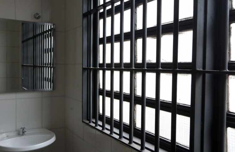 Crise climática expõe presos a ambientes insalubres, alerta DPU