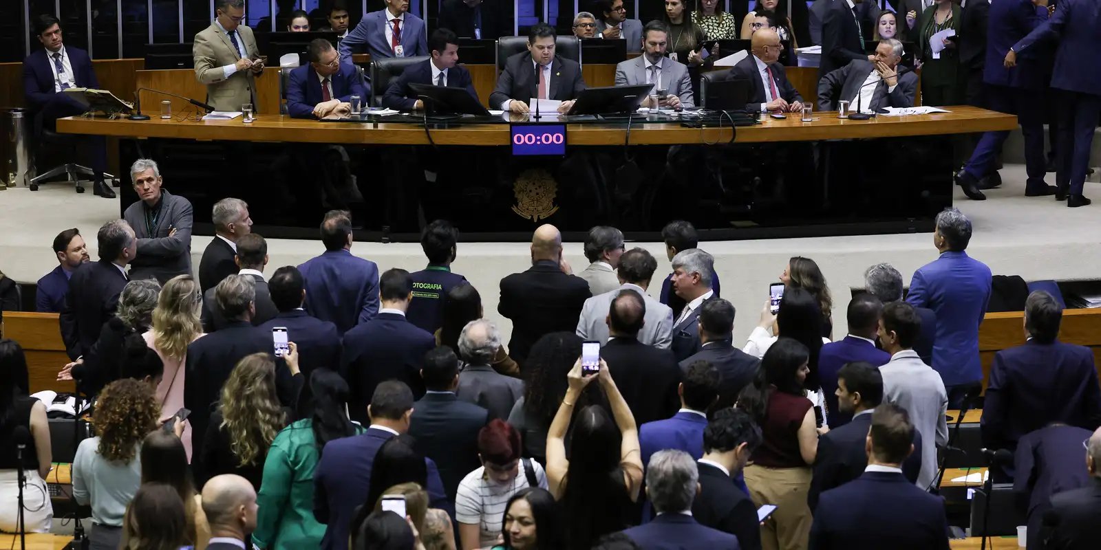 Congresso rejeita 52 vetos ao PL do licenciamento ambiental