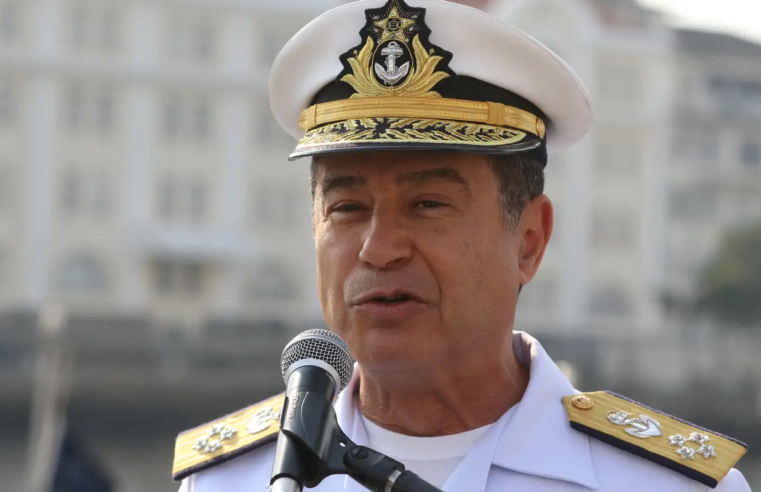 Almirante Garnier estava em academia quando foi preso pela PF