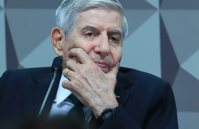 Moraes pede comprovação do histórico clínico de Augusto Heleno