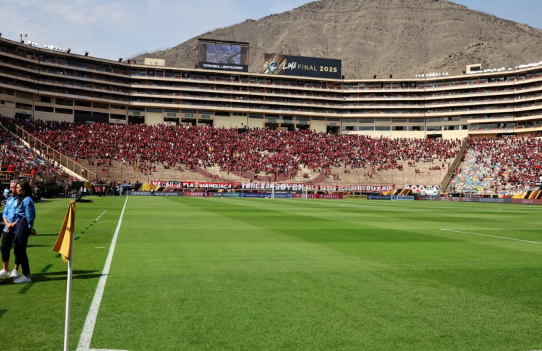 Ônibus atrasa e final da Libertadores começará às 18h15 (de Brasília)