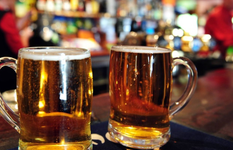 Juiz absolve dez réus da contaminação de cervejas Backer