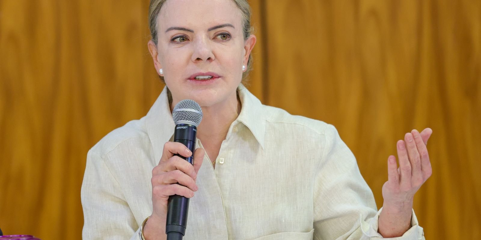 Gleisi divulga apoio à presidenta do México, alvo de assédio