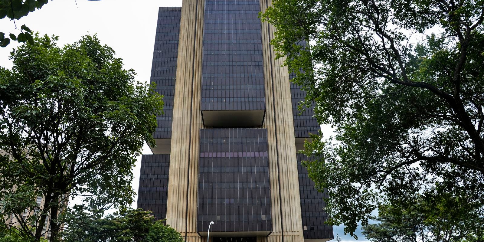 BC mantém juros básicos em 15% ao ano pela terceira vez seguida